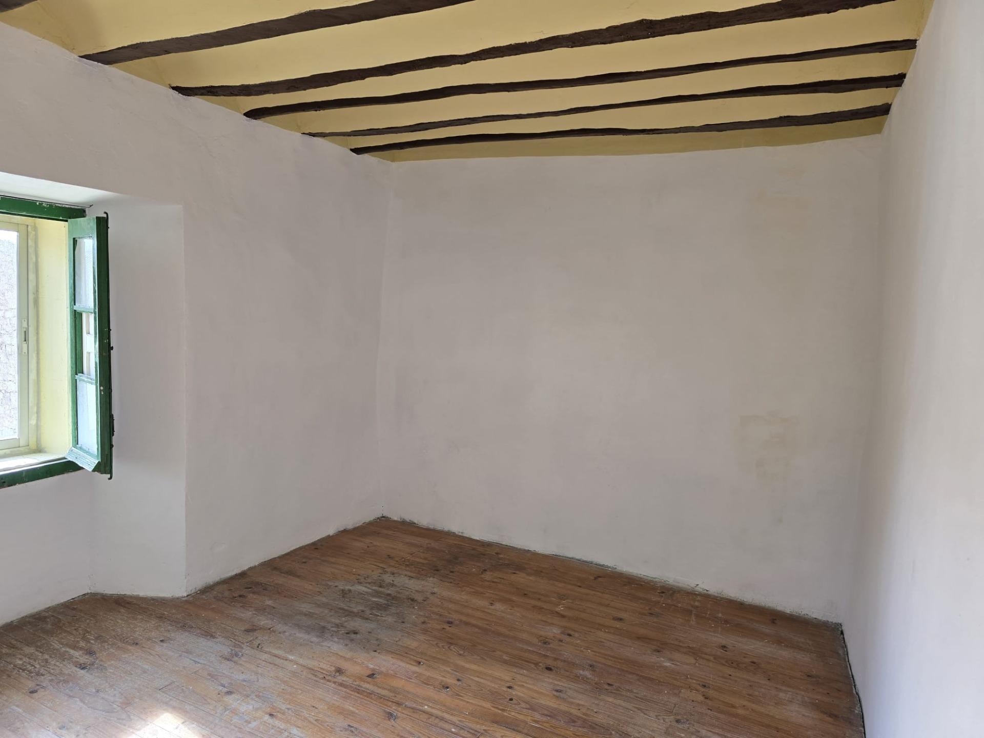 TRADICIONAL CASA A REHABILITAR DE 8 HABITACIONES EN VALLE DE LAS NAVAS + terreno 1116mtrs. urbano