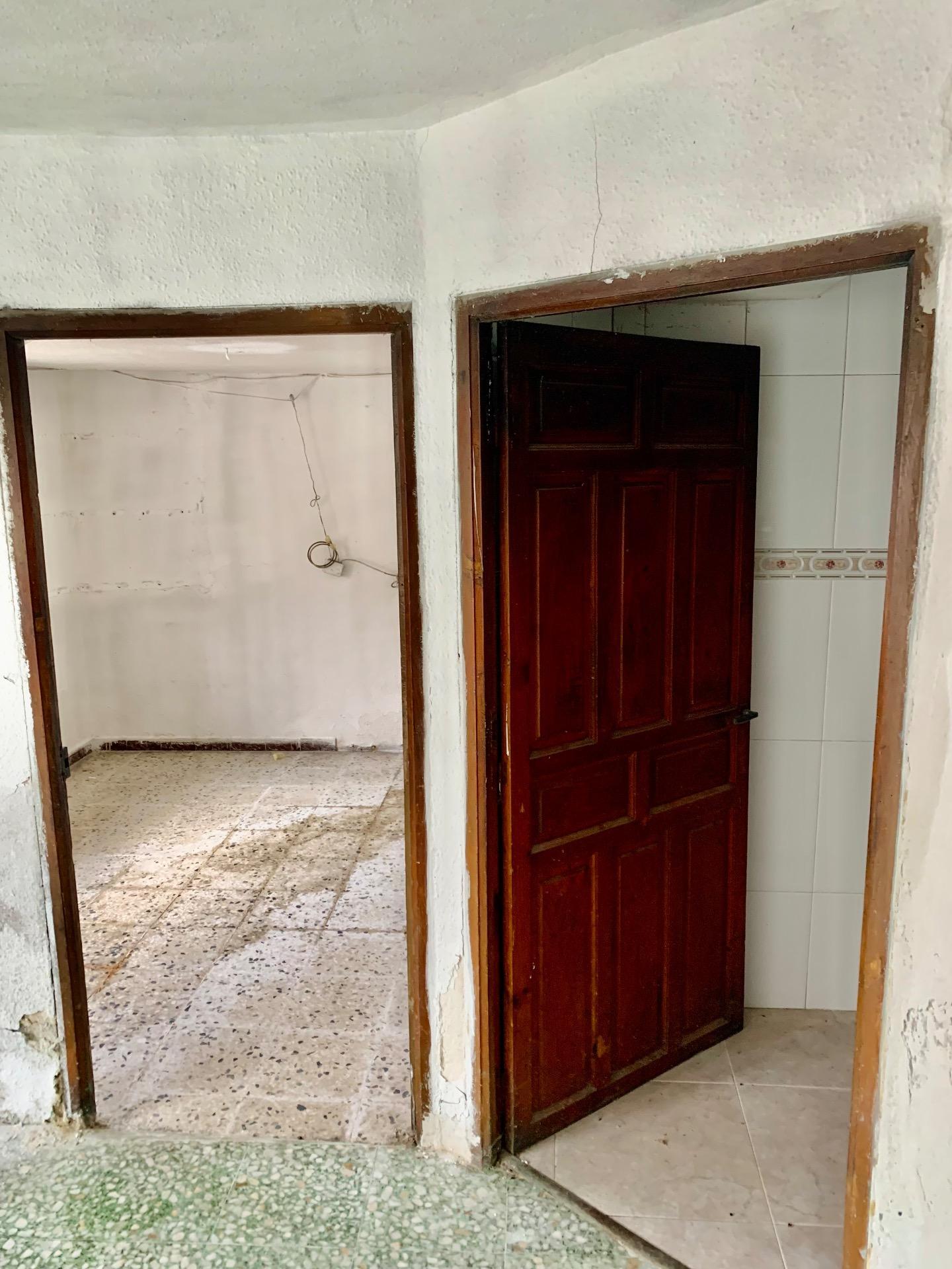 TRADICIONAL CASA A REHABILITAR DE 8 HABITACIONES EN VALLE DE LAS NAVAS + terreno 1116mtrs. urbano