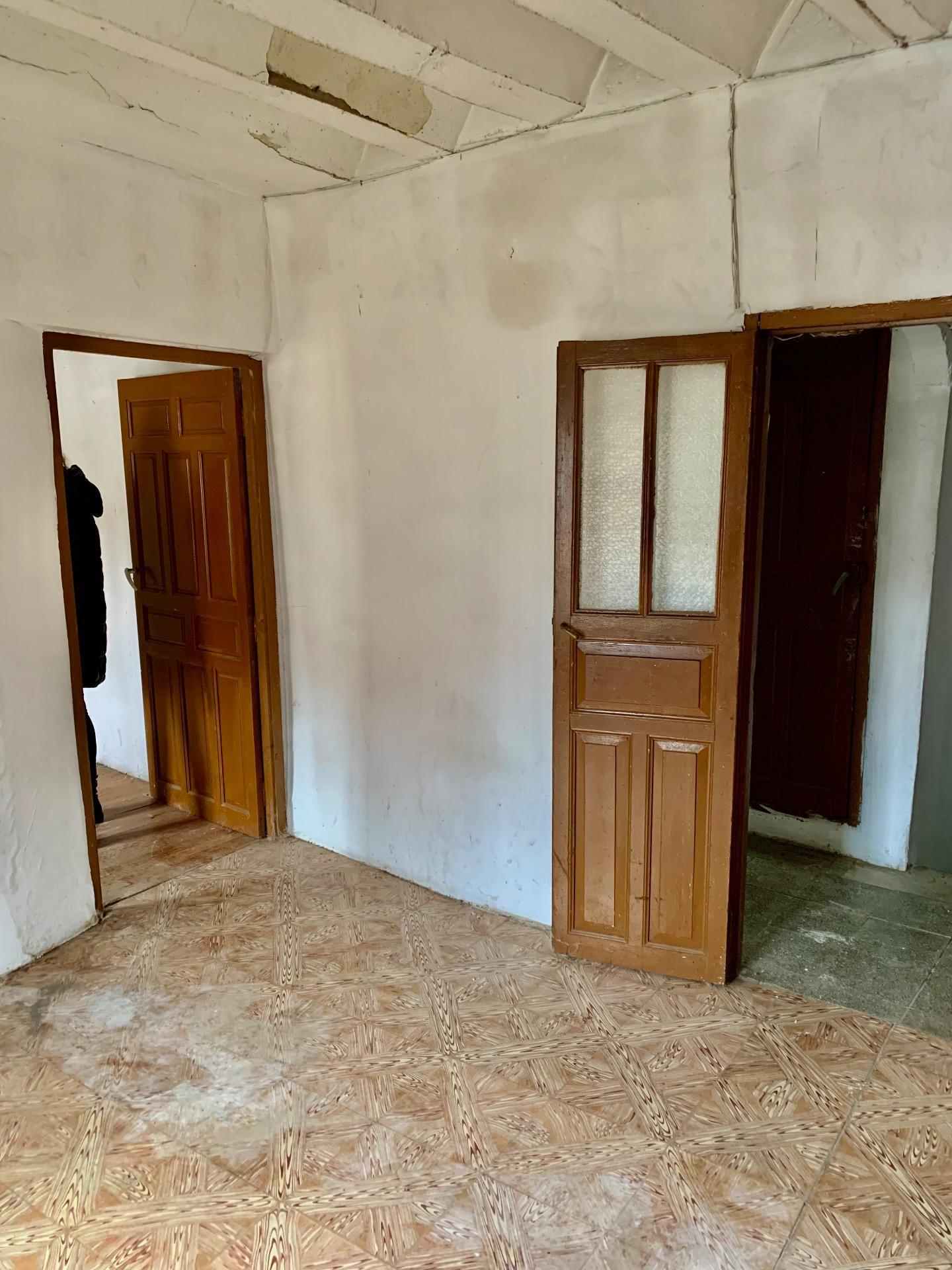 TRADICIONAL CASA A REHABILITAR DE 8 HABITACIONES EN VALLE DE LAS NAVAS + terreno 1116mtrs. urbano