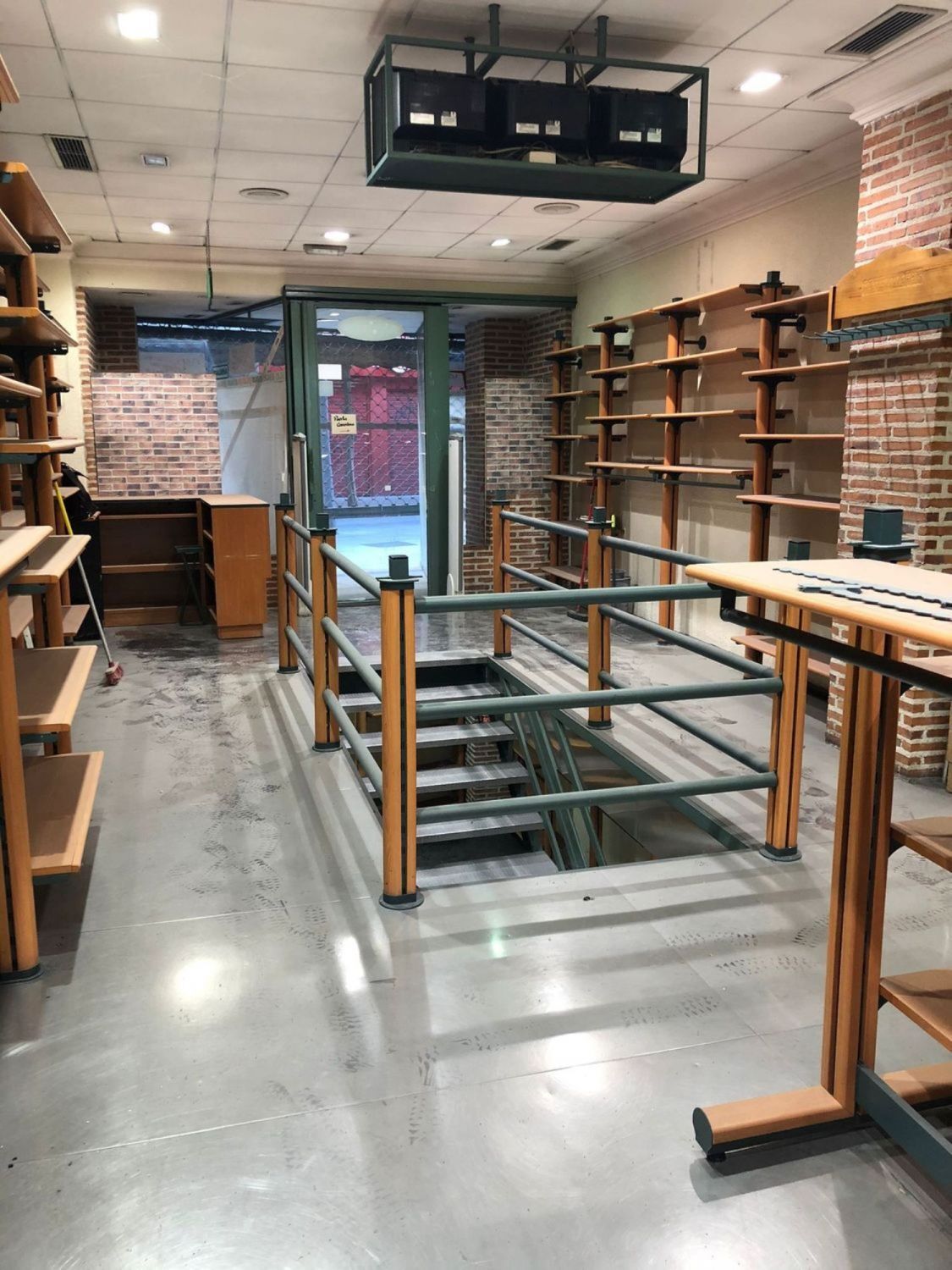 ^**^MAGNÍFICO LOCAL EN UNA DE LAS CALLES MAS COMERCIALES DE ALCORCÓN^**^ OPORTUNIDAD! TAMBIEN EN ALQ