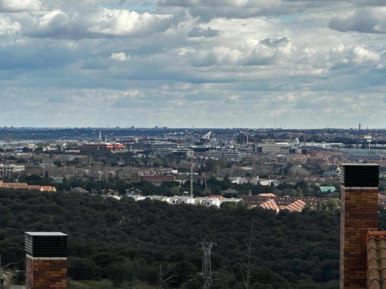 ^**^ESPECTACULAR ADOSADO EN TORRELODONES CON VISTAS PANORÁMICAS AL SKYLINE DE MADRID^^**^ Este preci