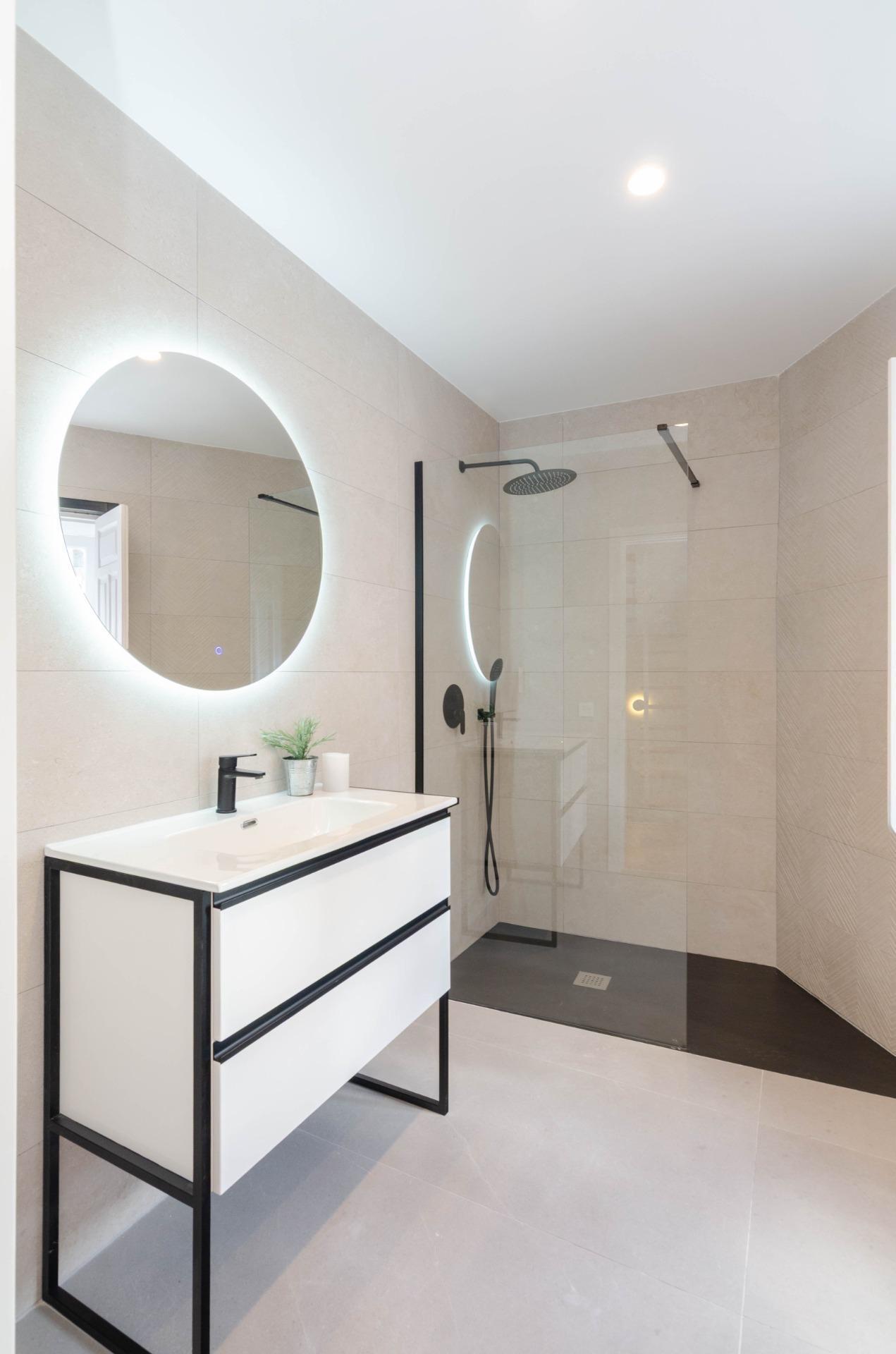 Casa rehabilitada integralmente en 2025 ? Paseo de San Juan de Nieva (Avilés) 114 m²  + Bajo cubierta espectacular | Trastero anejo