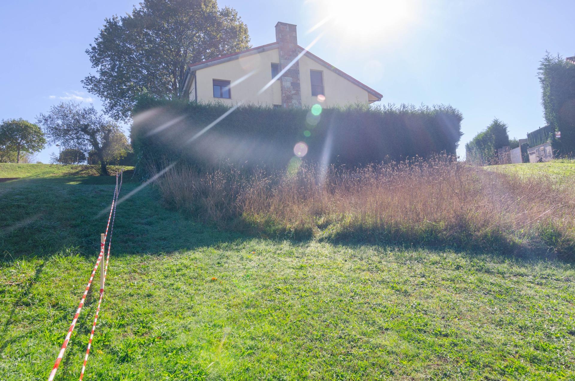 Parcela edificable con proyecto en urbanizacion de soto de Llanera