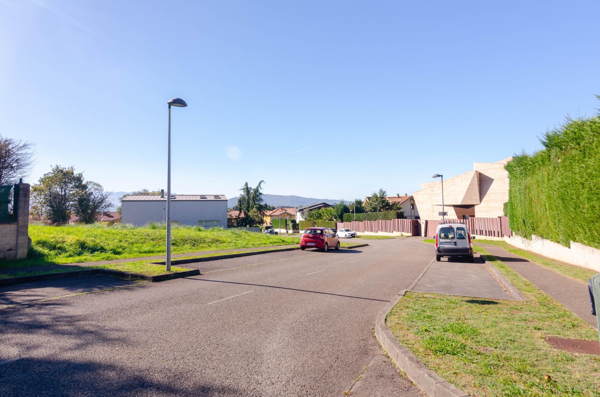 Parcela edificable con proyecto en urbanizacion de soto de Llanera