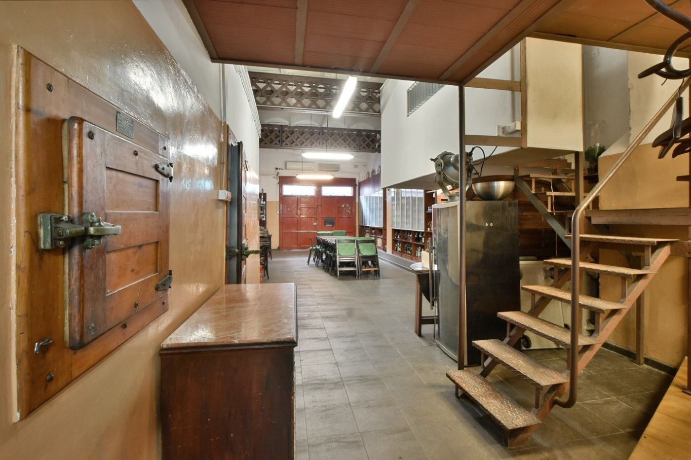 Se ALQUILA Local Comercial junto a Mercado Collblanc