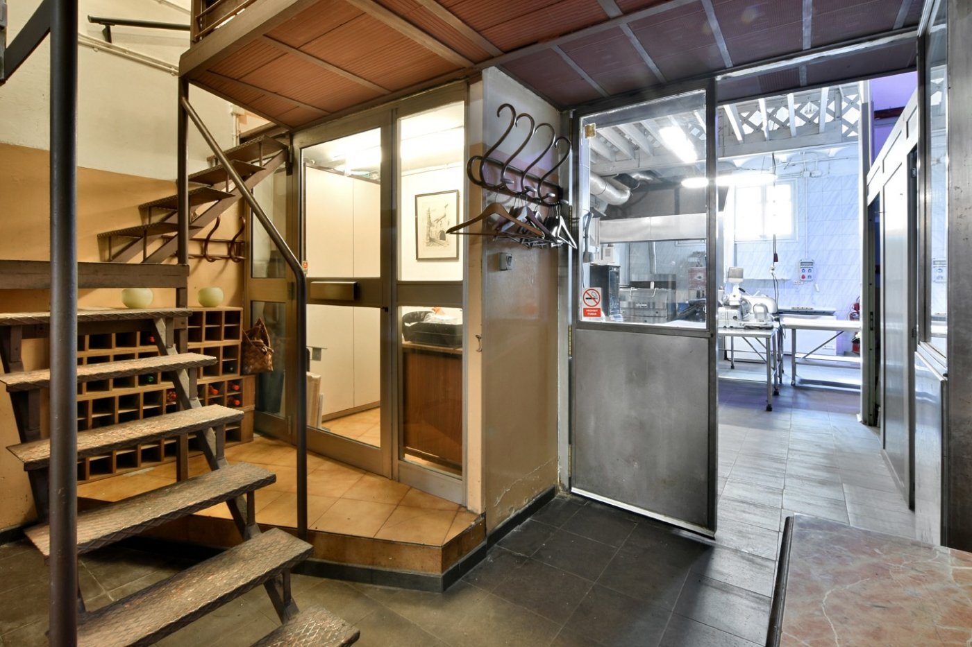 Se ALQUILA Local Comercial junto a Mercado Collblanc