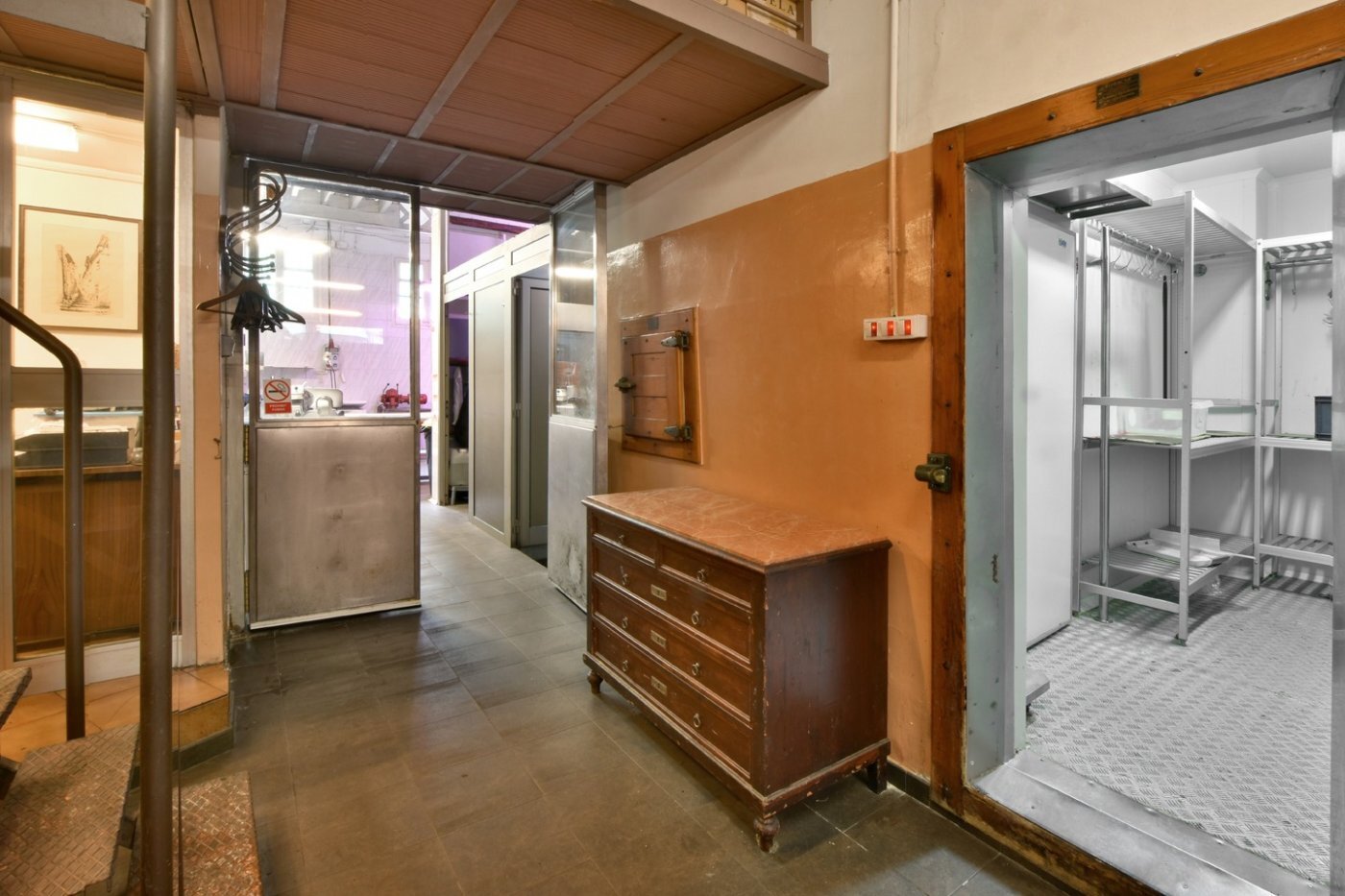 Se ALQUILA Local Comercial junto a Mercado Collblanc