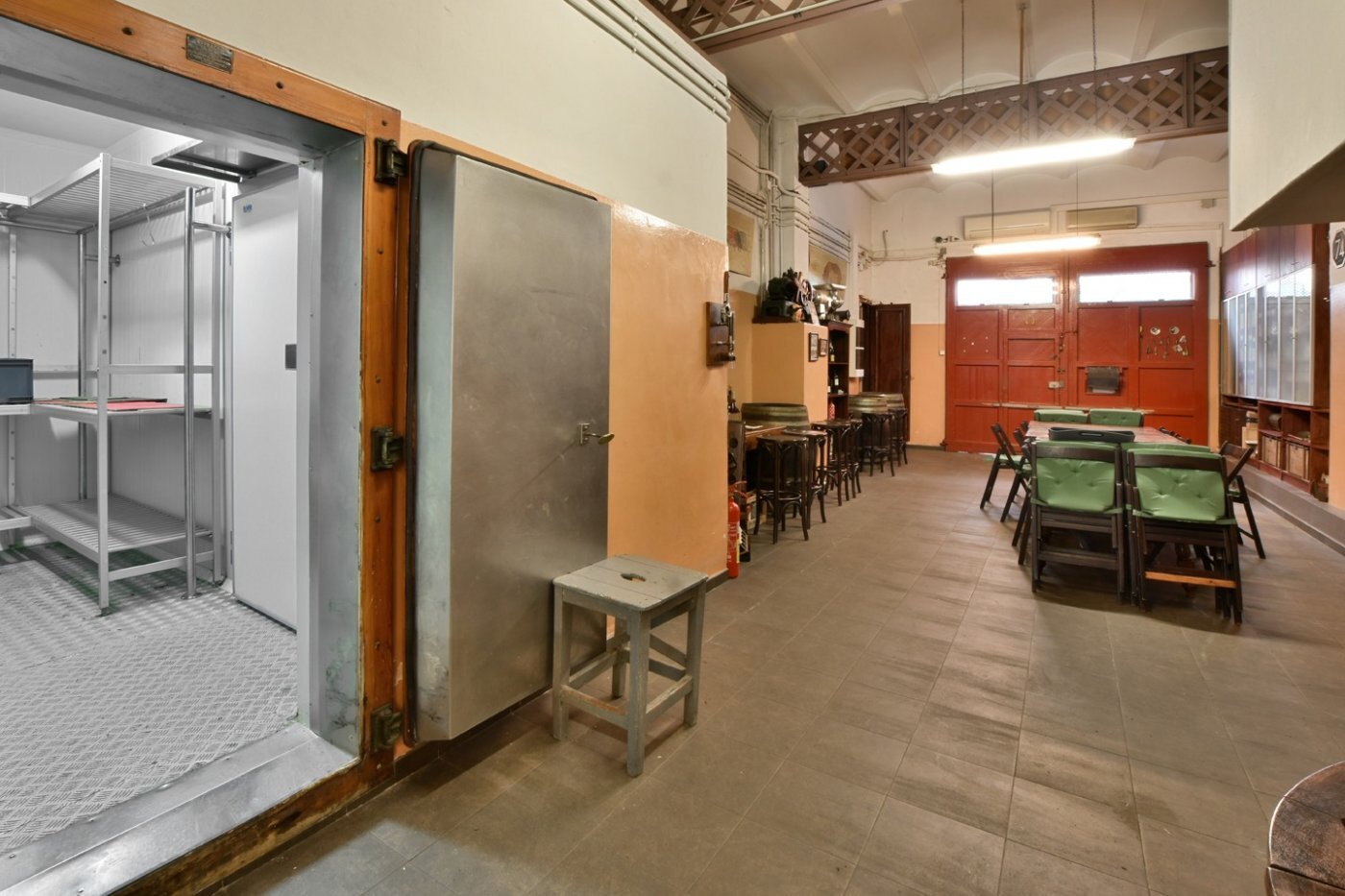 Se ALQUILA Local Comercial junto a Mercado Collblanc