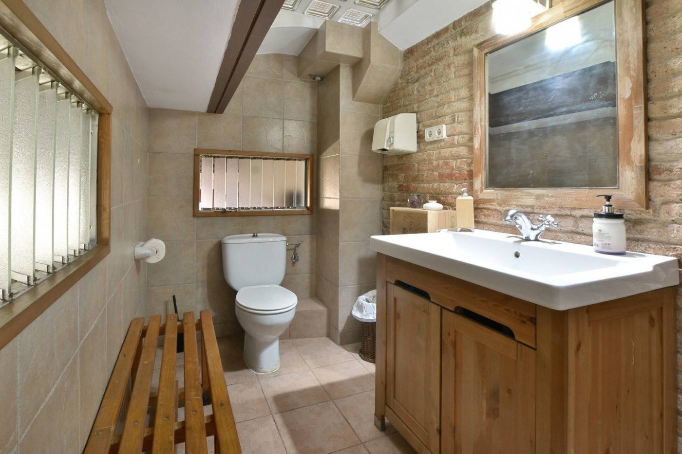 Se ALQUILA Local Comercial junto a Mercado Collblanc