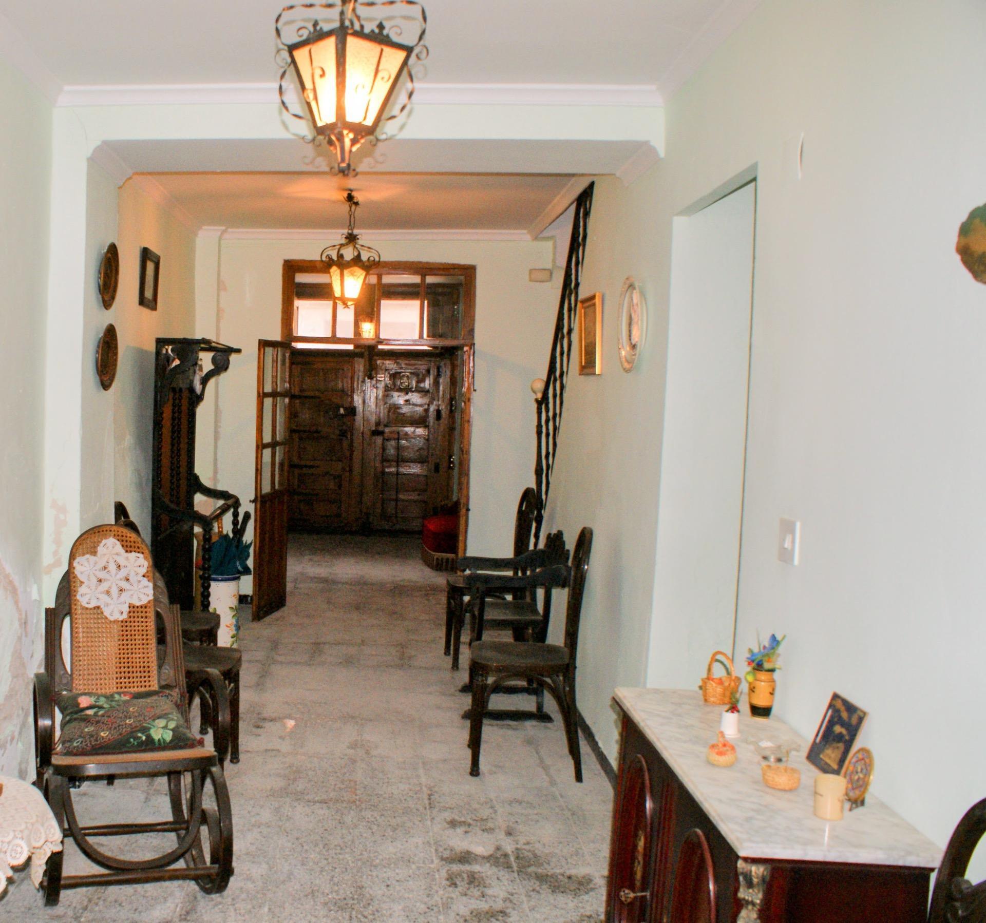 Amplia casa con patio interior en Font de la Figuera