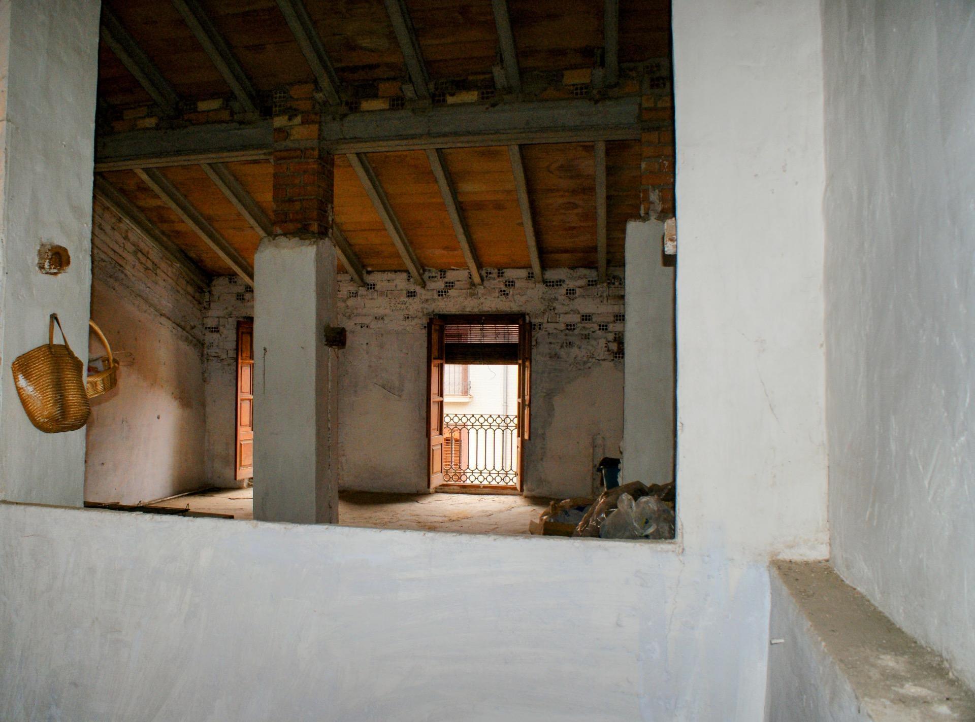 Amplia casa con patio interior en Font de la Figuera