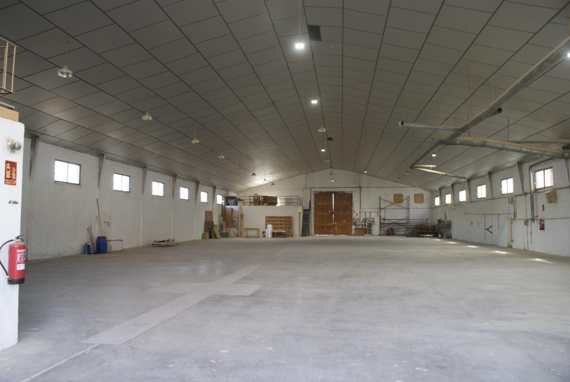 Nave industrial en poligono Pla de les Foques, 11