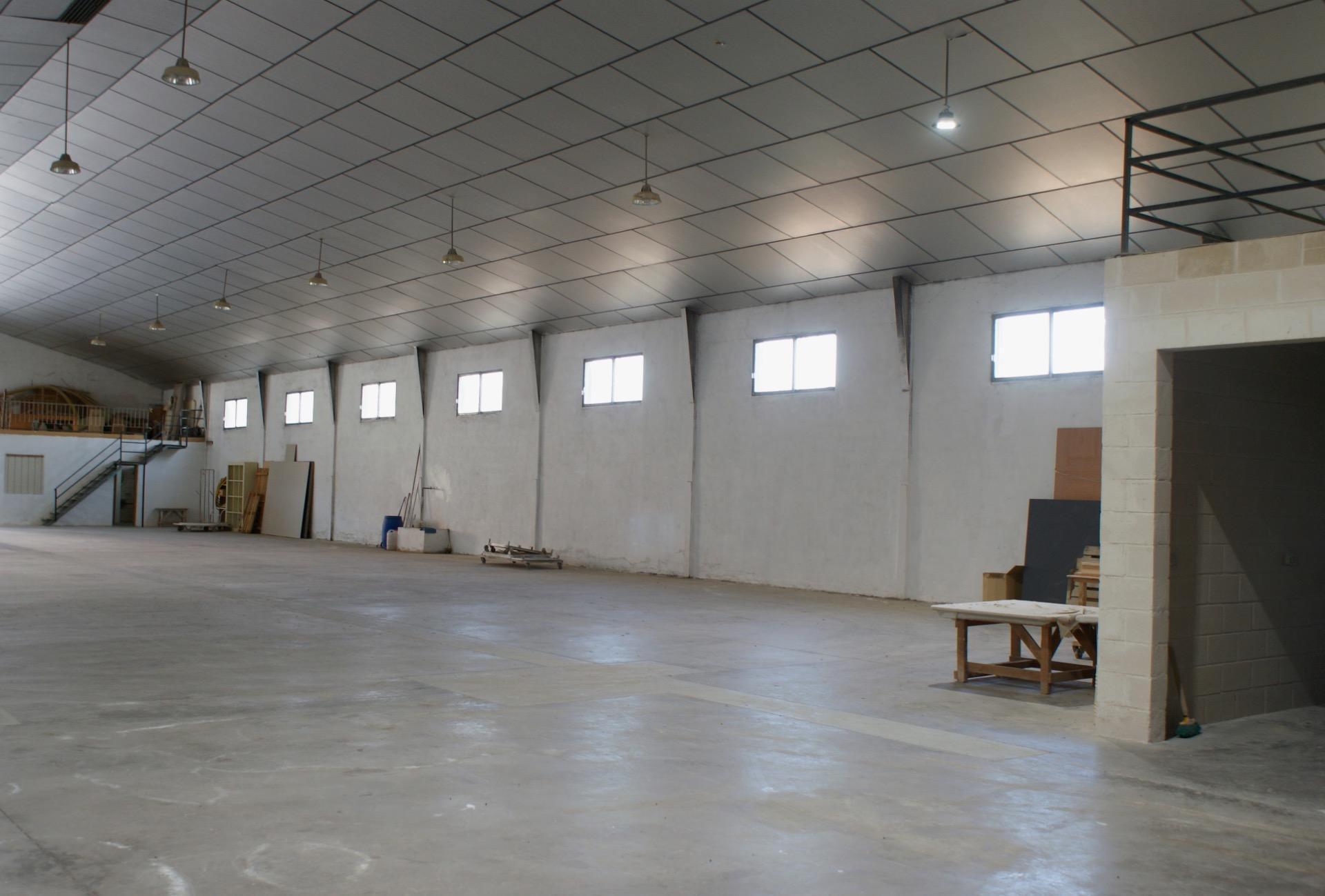 Nave industrial en poligono Pla de les Foques, 11