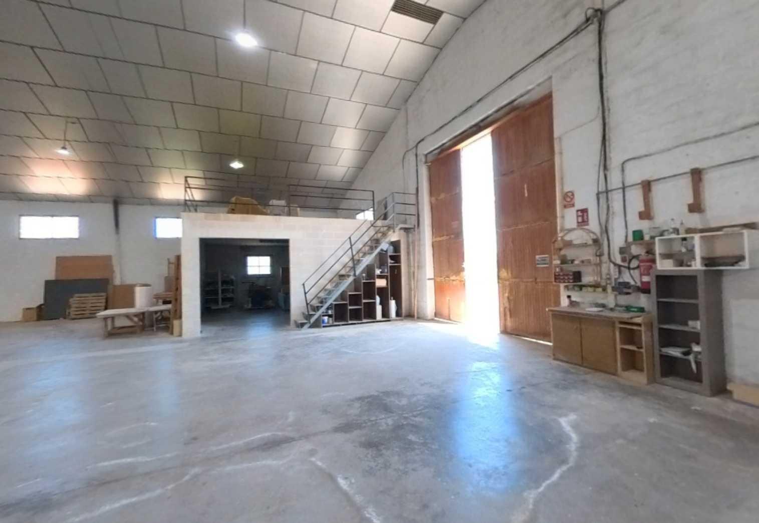 Nave industrial en poligono Pla de les Foques, 11