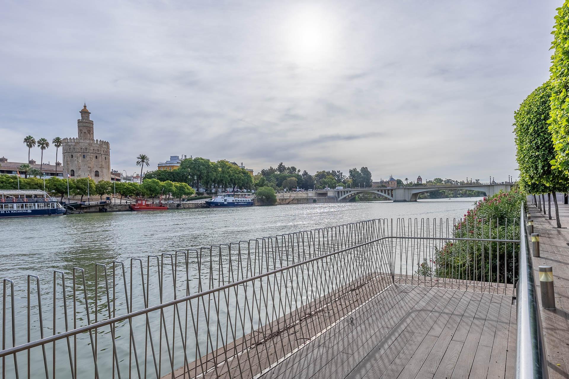 TRANQUILIDAD Y EXCLUSIVA SITUACION JUNTO A LA CÉNTRICA PLAZA DE LA MAGDALENA