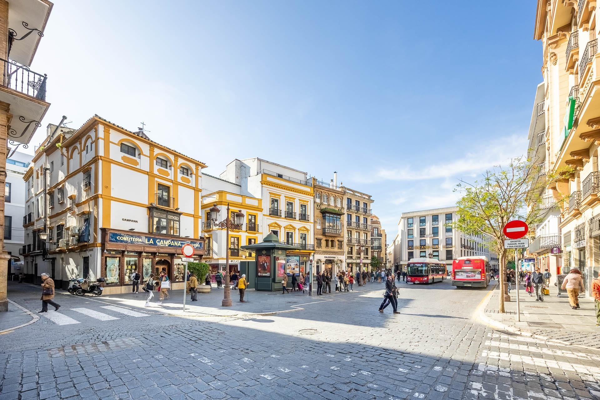 TRANQUILIDAD Y EXCLUSIVA SITUACION JUNTO A LA CÉNTRICA PLAZA DE LA MAGDALENA