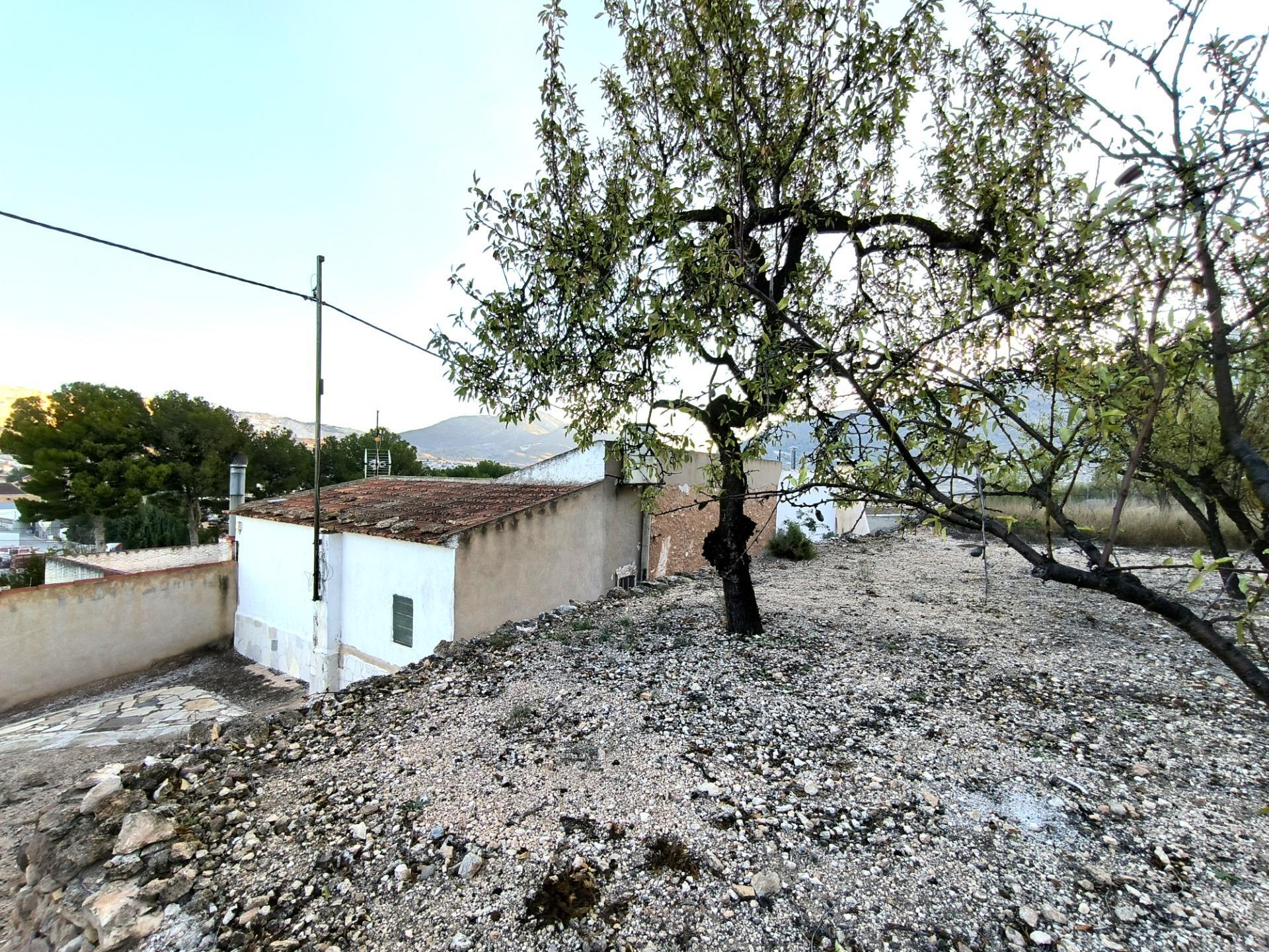 Casa Adosada  en la Algueña (Alicante)