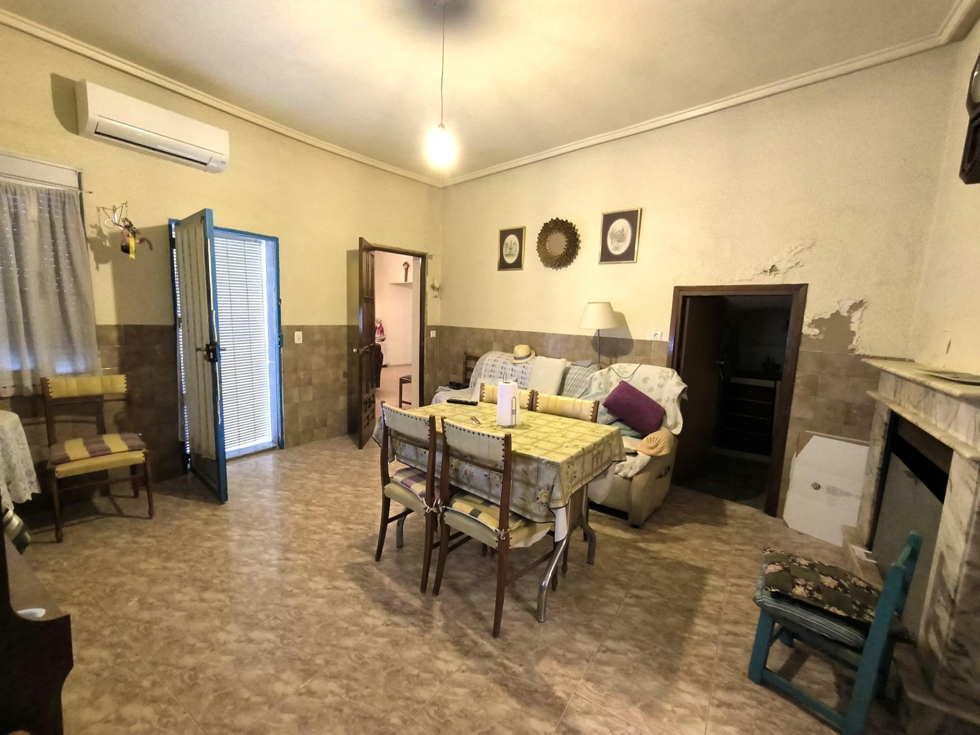 Casa Adosada  en la Algueña (Alicante)