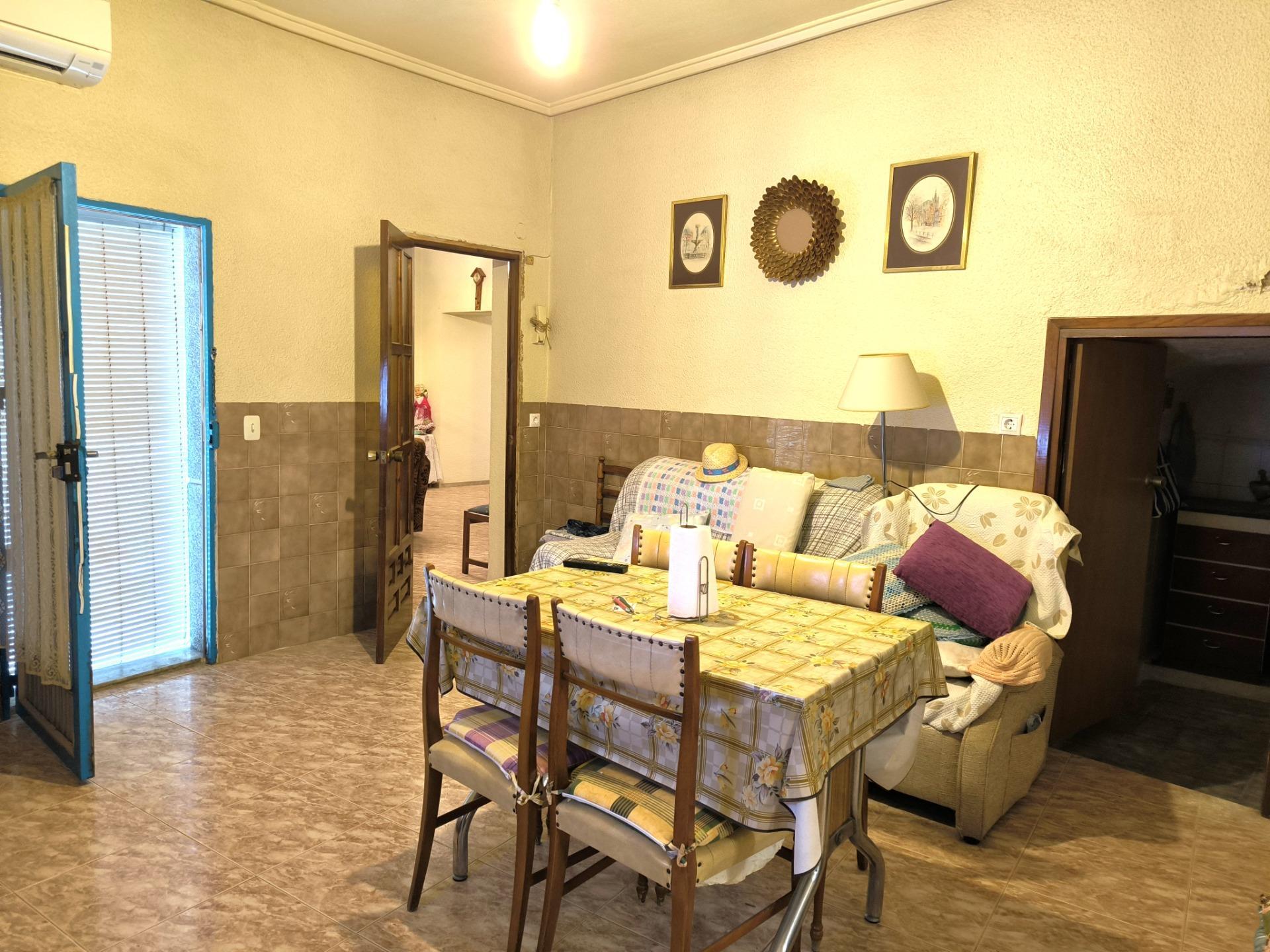 Casa Adosada  en la Algueña (Alicante)