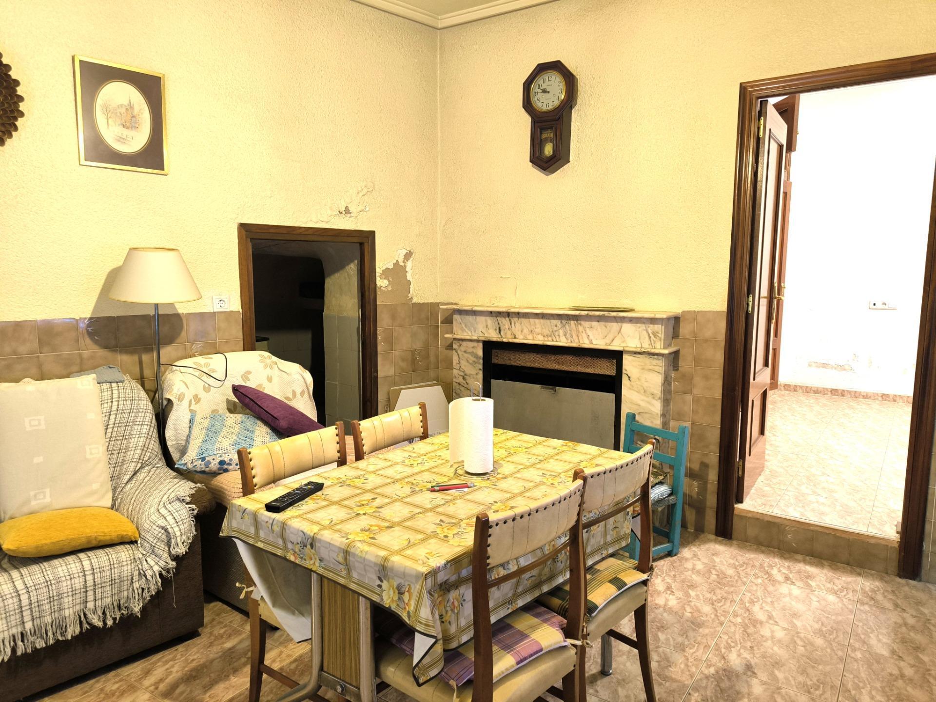 Casa Adosada  en la Algueña (Alicante)