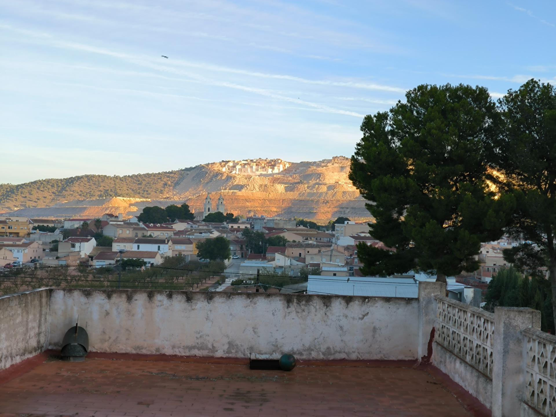 Casa Adosada  en la Algueña (Alicante)