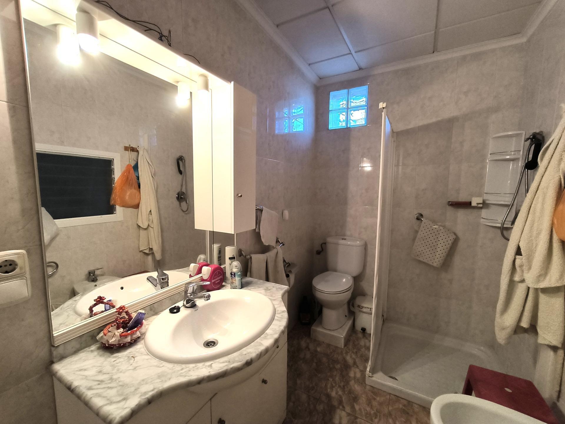 Casa Adosada  en la Algueña (Alicante)