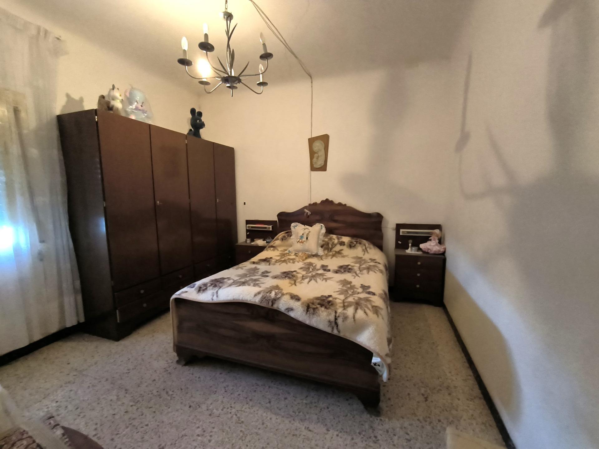 Casa Adosada  en la Algueña (Alicante)