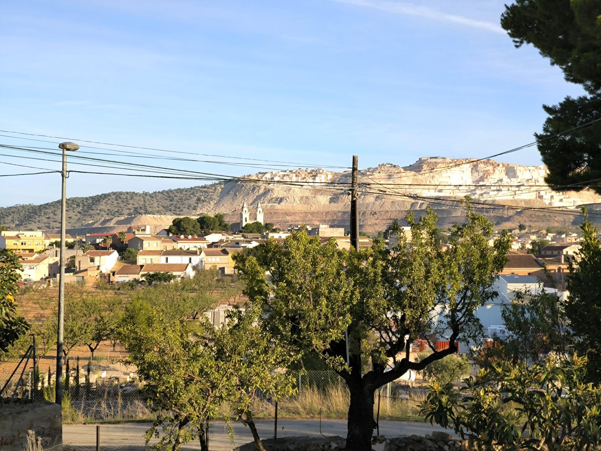 Casa Adosada  en la Algueña (Alicante)