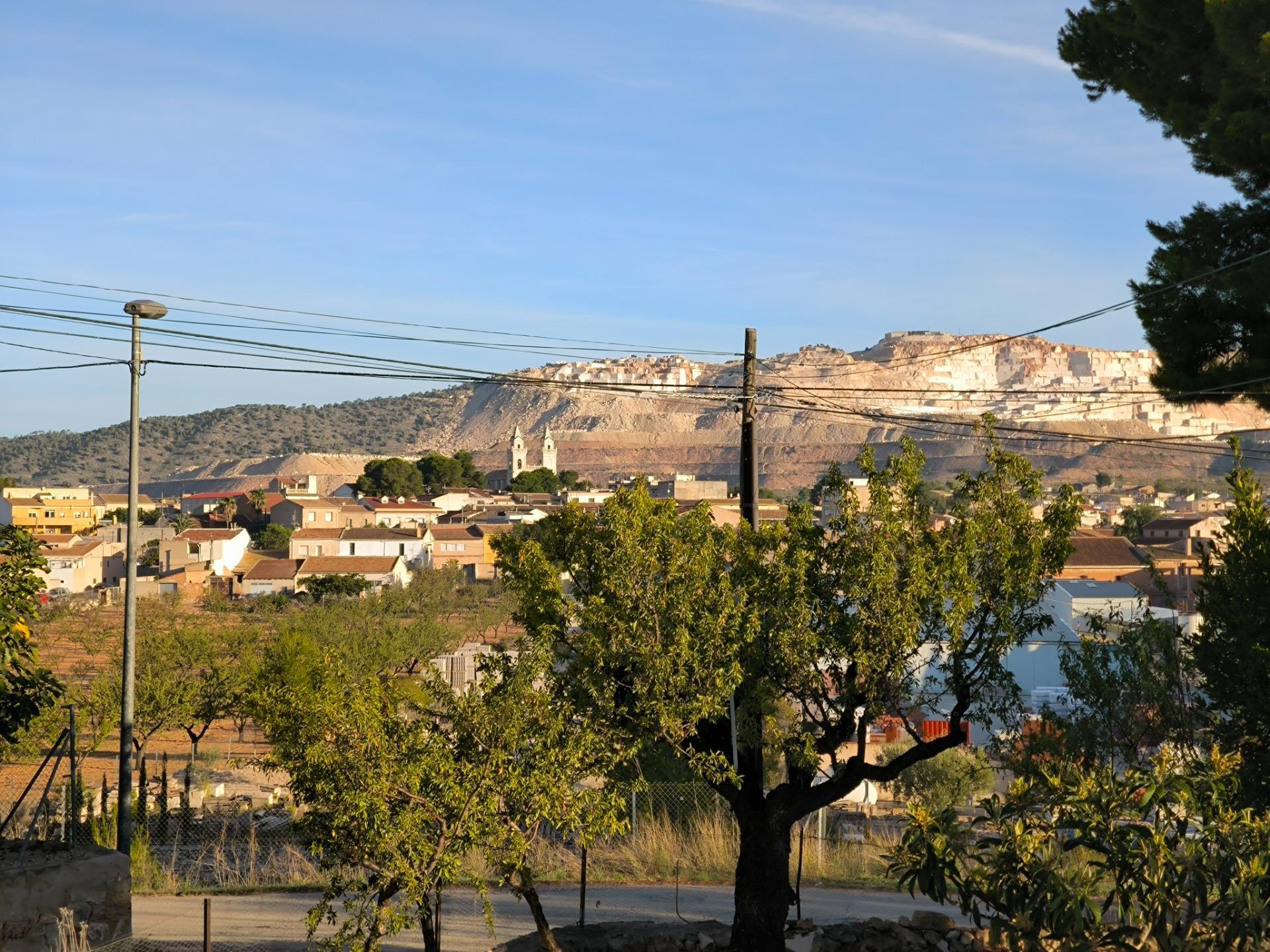 Casa Adosada  en la Algueña (Alicante)
