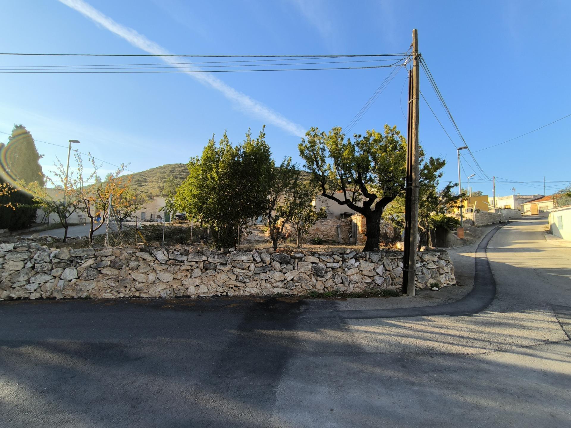 Casa Adosada  en la Algueña (Alicante)