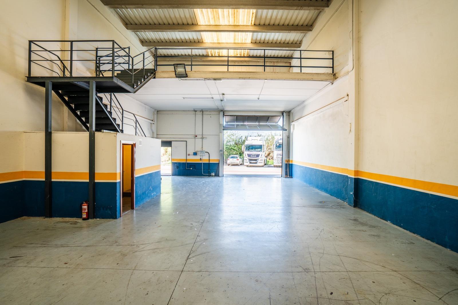 Naves-Venta-Meco-1718176-Foto-9