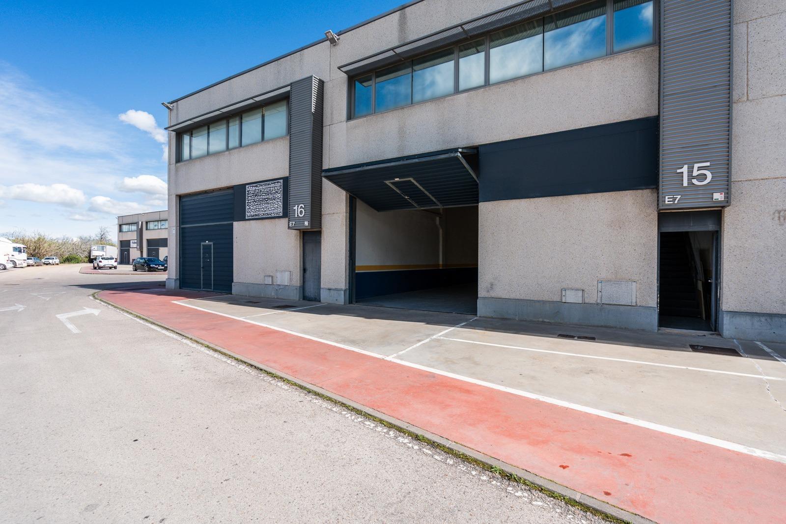 Naves-Venta-Meco-1718176-Foto-31