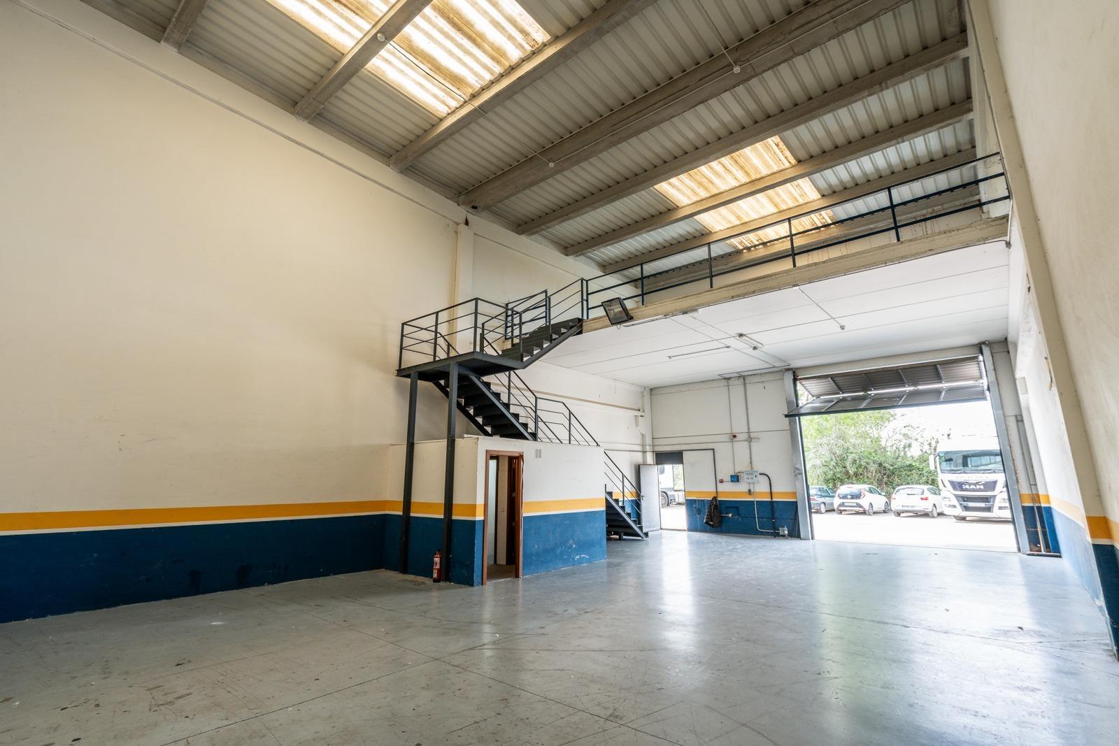 Naves-Venta-Meco-1718176-Foto-21