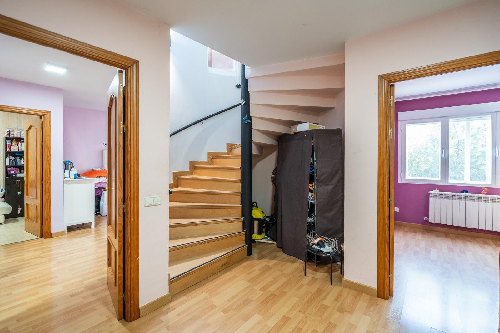 ^**^EXCLUSIVO CHALET CON VISTAS ESPECTACULARES, PISCINA CLIMATIZADA Y JARDÍN PRIVADO^**^ Este magníf