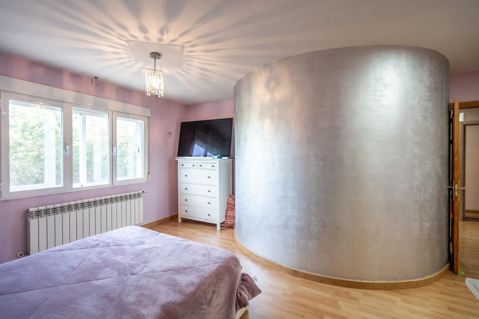 ^**^EXCLUSIVO CHALET CON VISTAS ESPECTACULARES, PISCINA CLIMATIZADA Y JARDÍN PRIVADO^**^ Este magníf