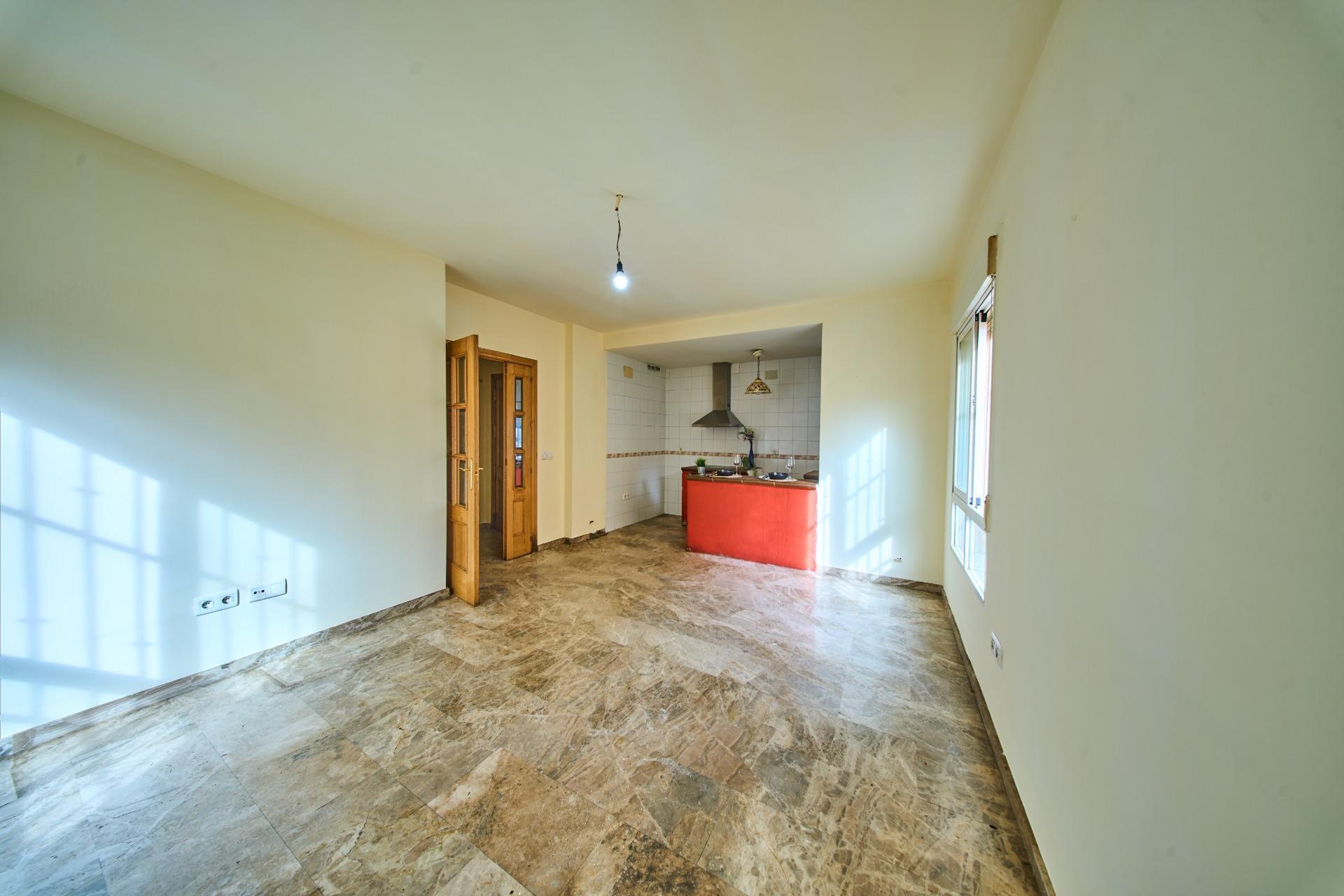 Oportunidad en Centro de Armilla: Apartamento con Garaje junto al Ayuntamiento (Ideal Inversión o 1ª Vivienda)