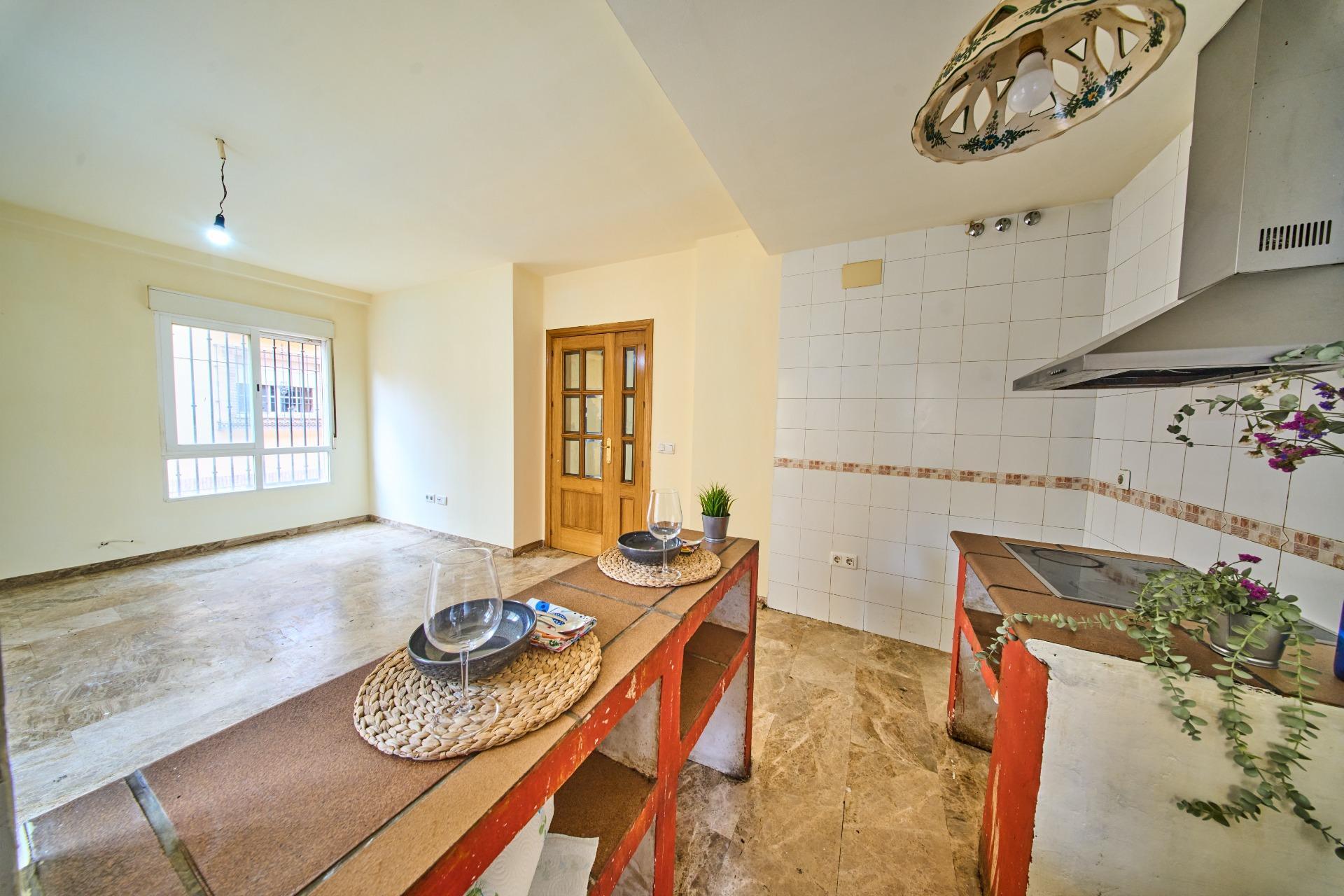 Oportunidad en Centro de Armilla: Apartamento con Garaje junto al Ayuntamiento (Ideal Inversión o 1ª Vivienda)