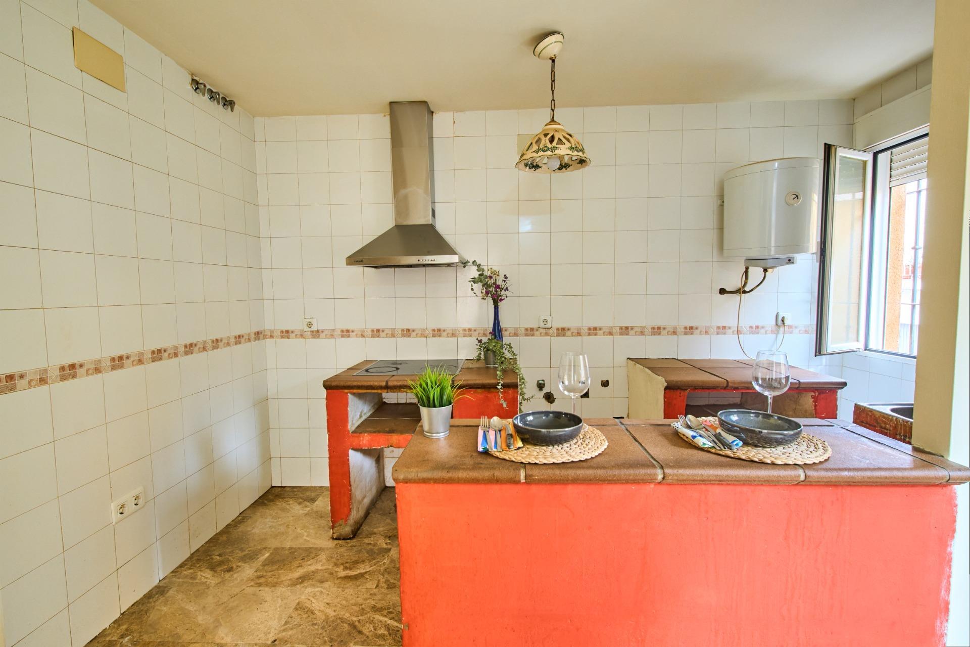 Oportunidad en Centro de Armilla: Apartamento con Garaje junto al Ayuntamiento (Ideal Inversión o 1ª Vivienda)