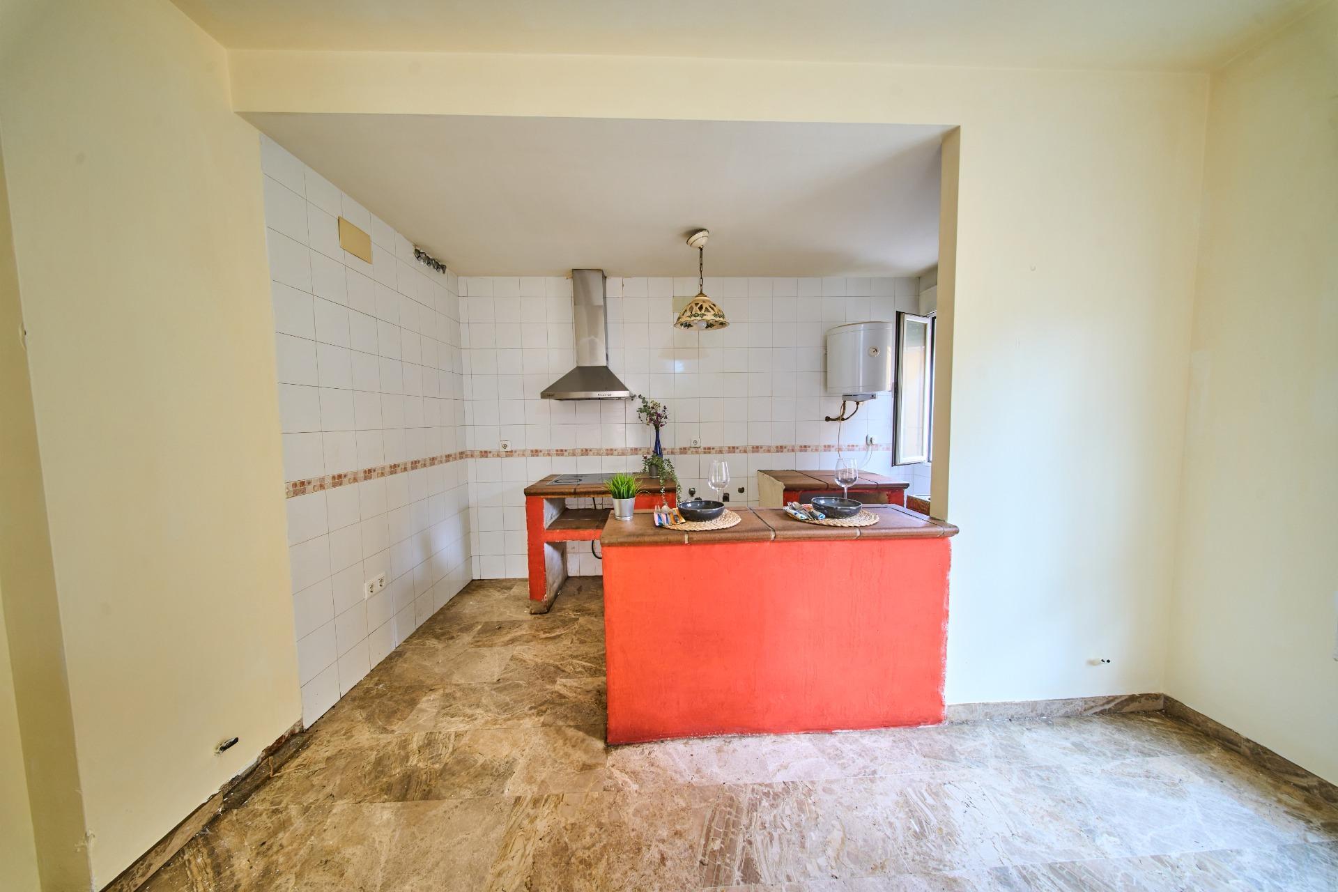 Oportunidad en Centro de Armilla: Apartamento con Garaje junto al Ayuntamiento (Ideal Inversión o 1ª Vivienda)