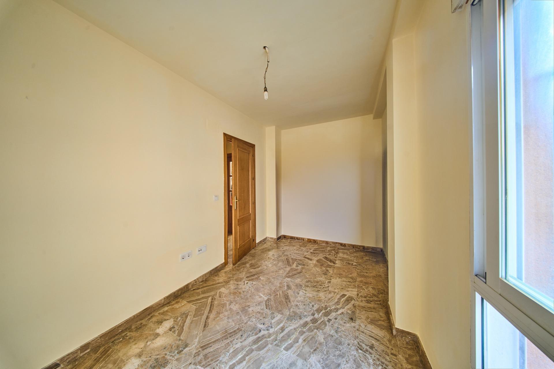 Oportunidad en Centro de Armilla: Apartamento con Garaje junto al Ayuntamiento (Ideal Inversión o 1ª Vivienda)