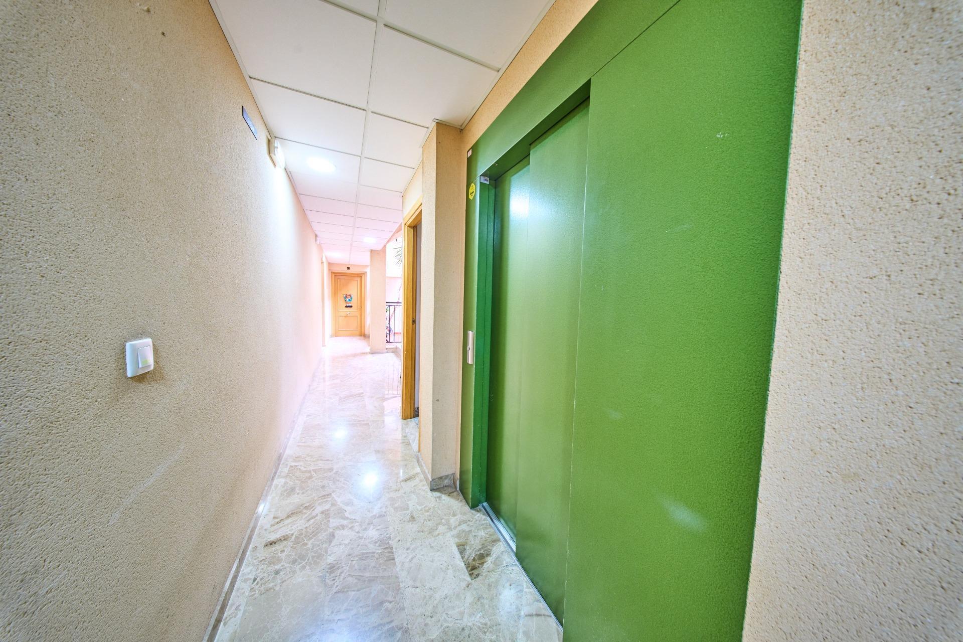 Oportunidad en Centro de Armilla: Apartamento con Garaje junto al Ayuntamiento (Ideal Inversión o 1ª Vivienda)