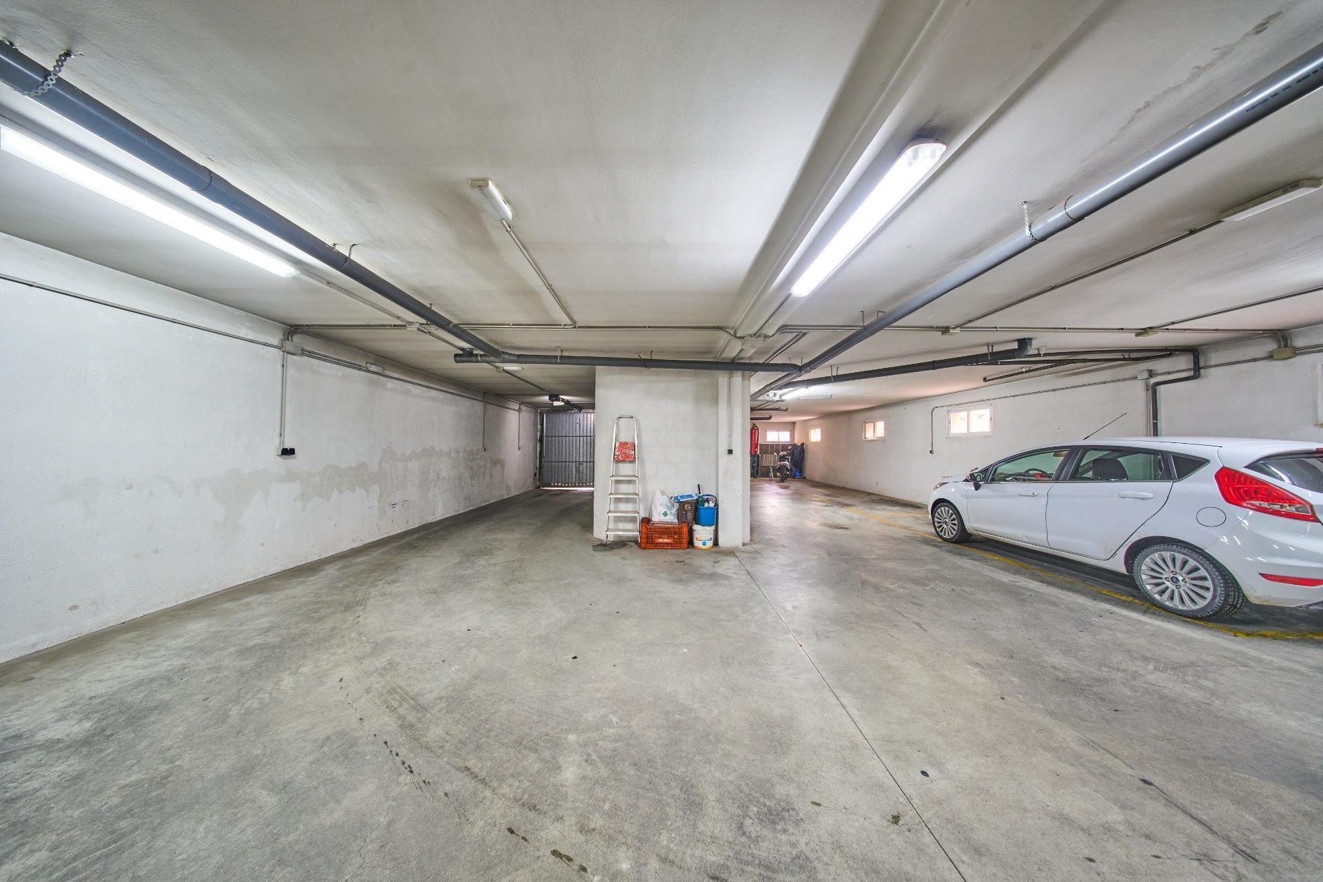 Oportunidad en Centro de Armilla: Apartamento con Garaje junto al Ayuntamiento (Ideal Inversión o 1ª Vivienda)