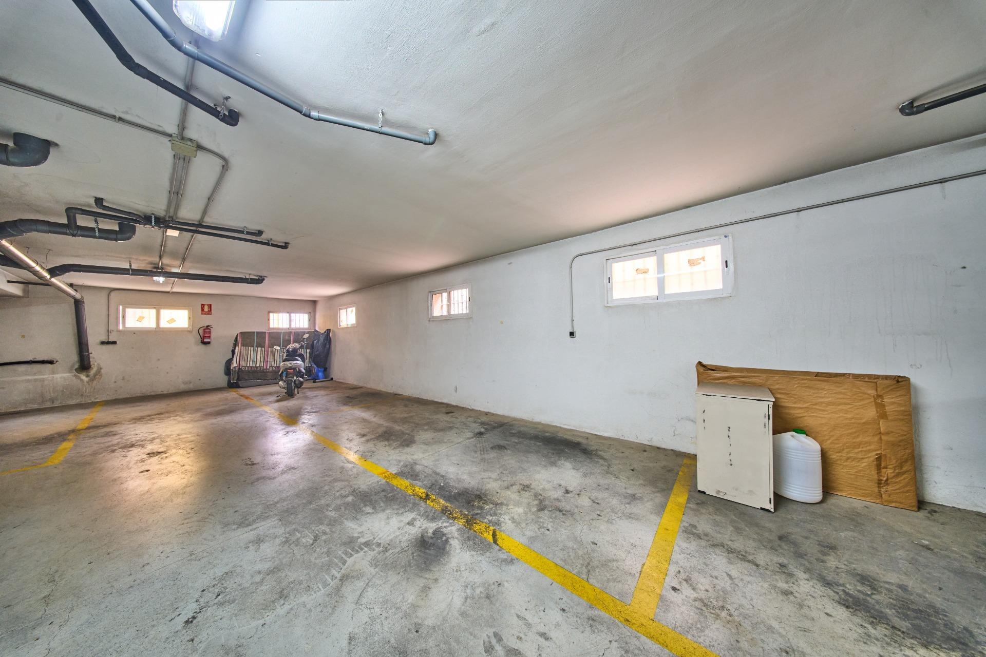 Oportunidad en Centro de Armilla: Apartamento con Garaje junto al Ayuntamiento (Ideal Inversión o 1ª Vivienda)