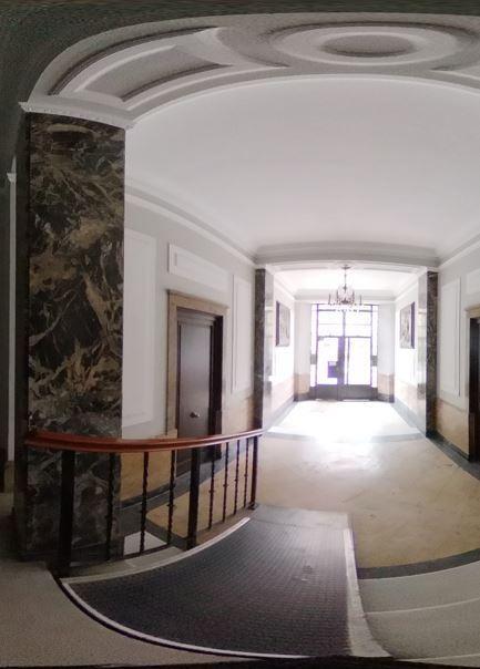 Exclusividad Familiar en Edificio Modernista del Arquitecto Mora