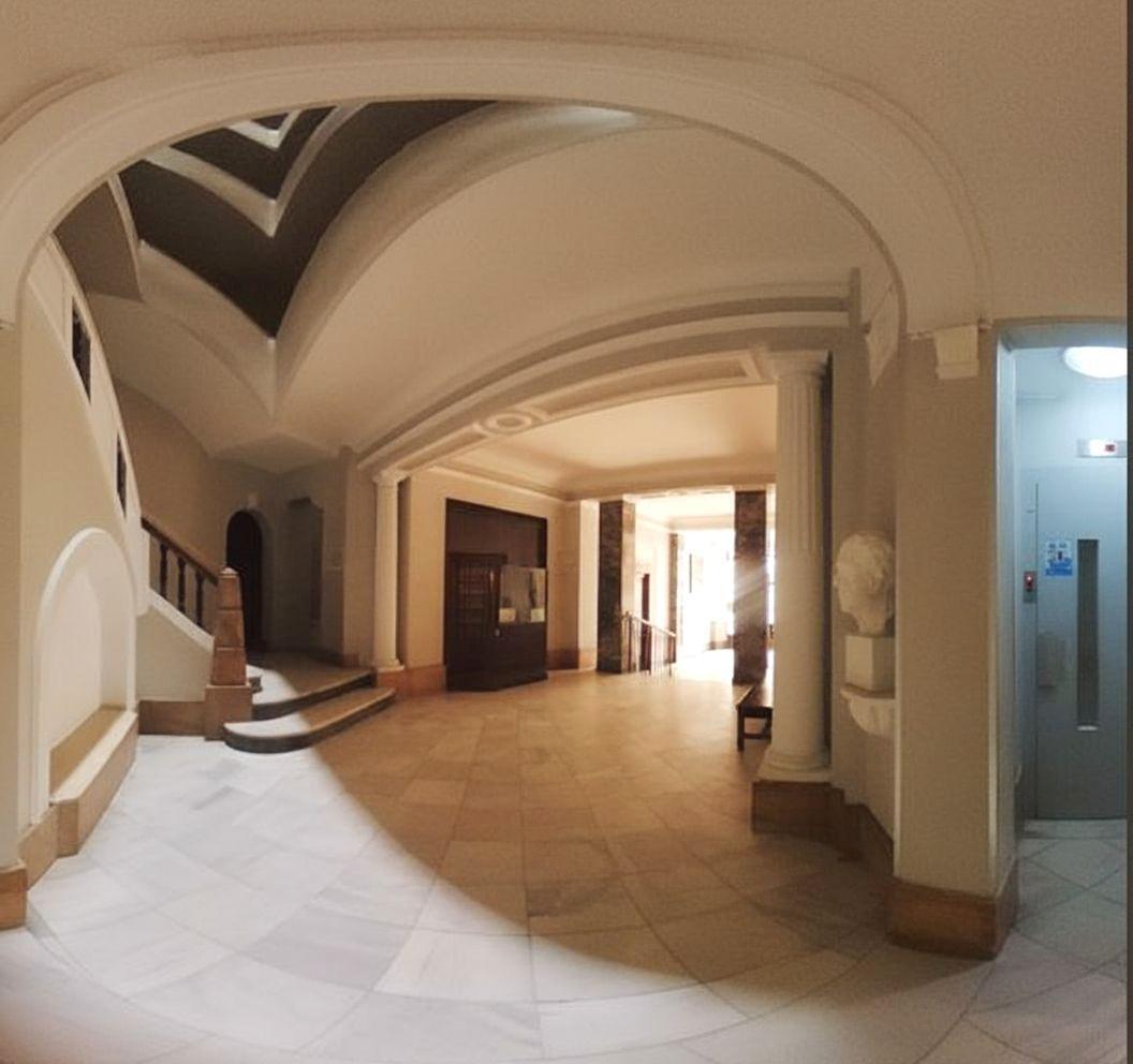 Exclusividad Familiar en Edificio Modernista del Arquitecto Mora