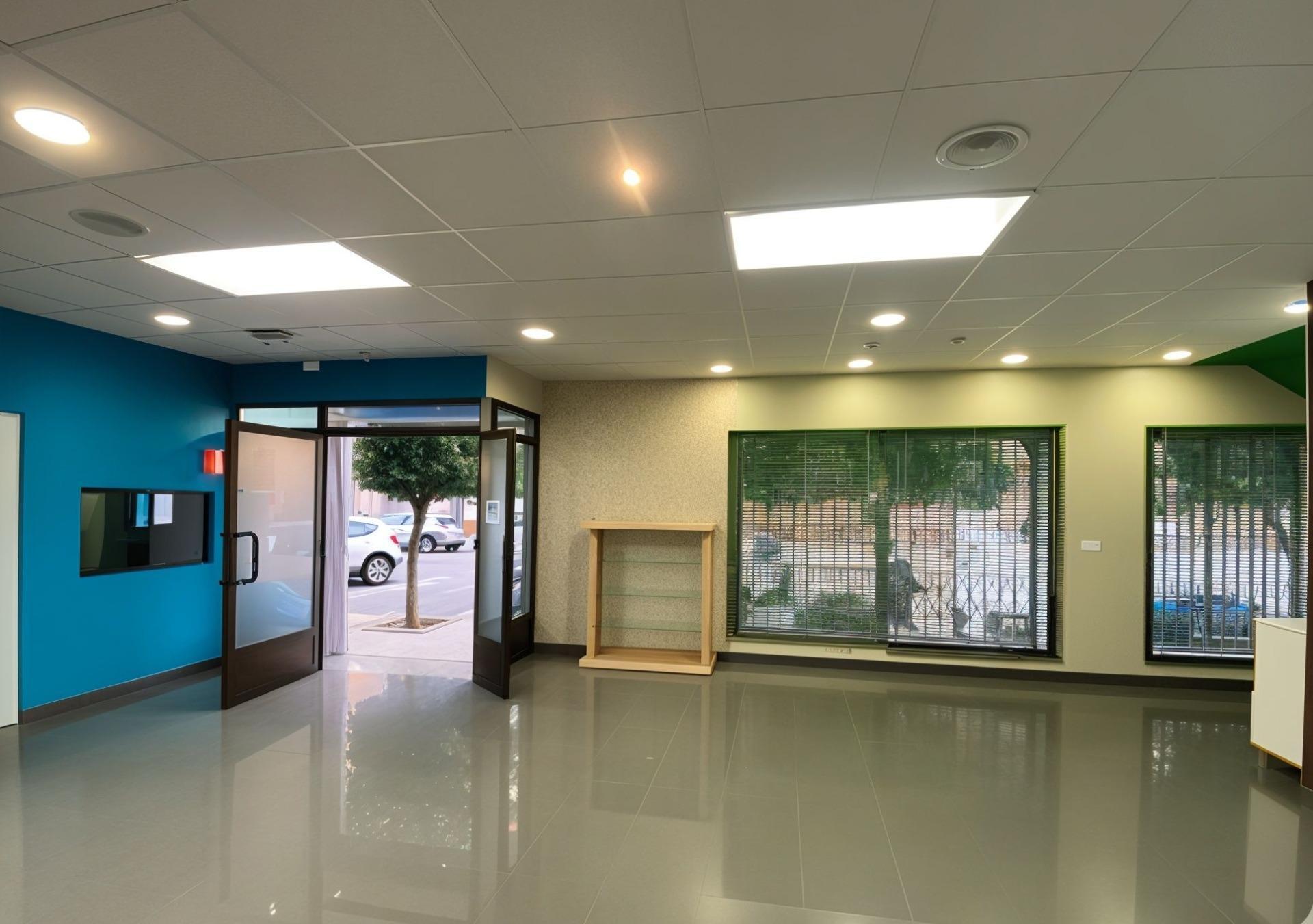 Local de 90 m² con 2 escaparates en Av. José Vidal Canet ? Carcaixent