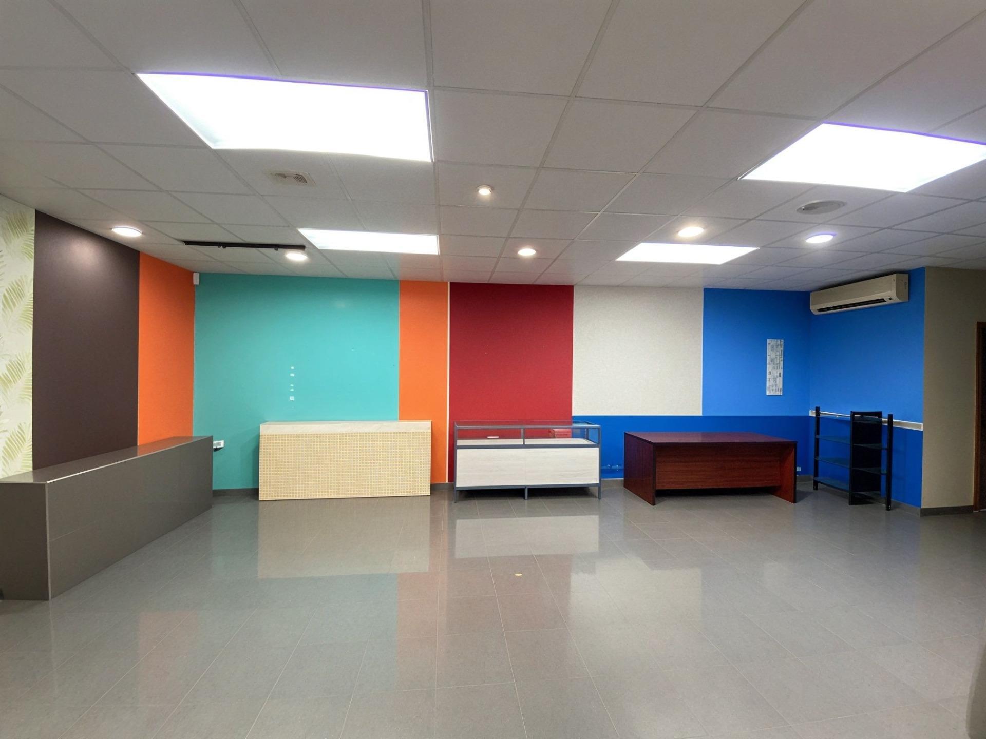 Local de 90 m² con 2 escaparates en Av. José Vidal Canet ? Carcaixent