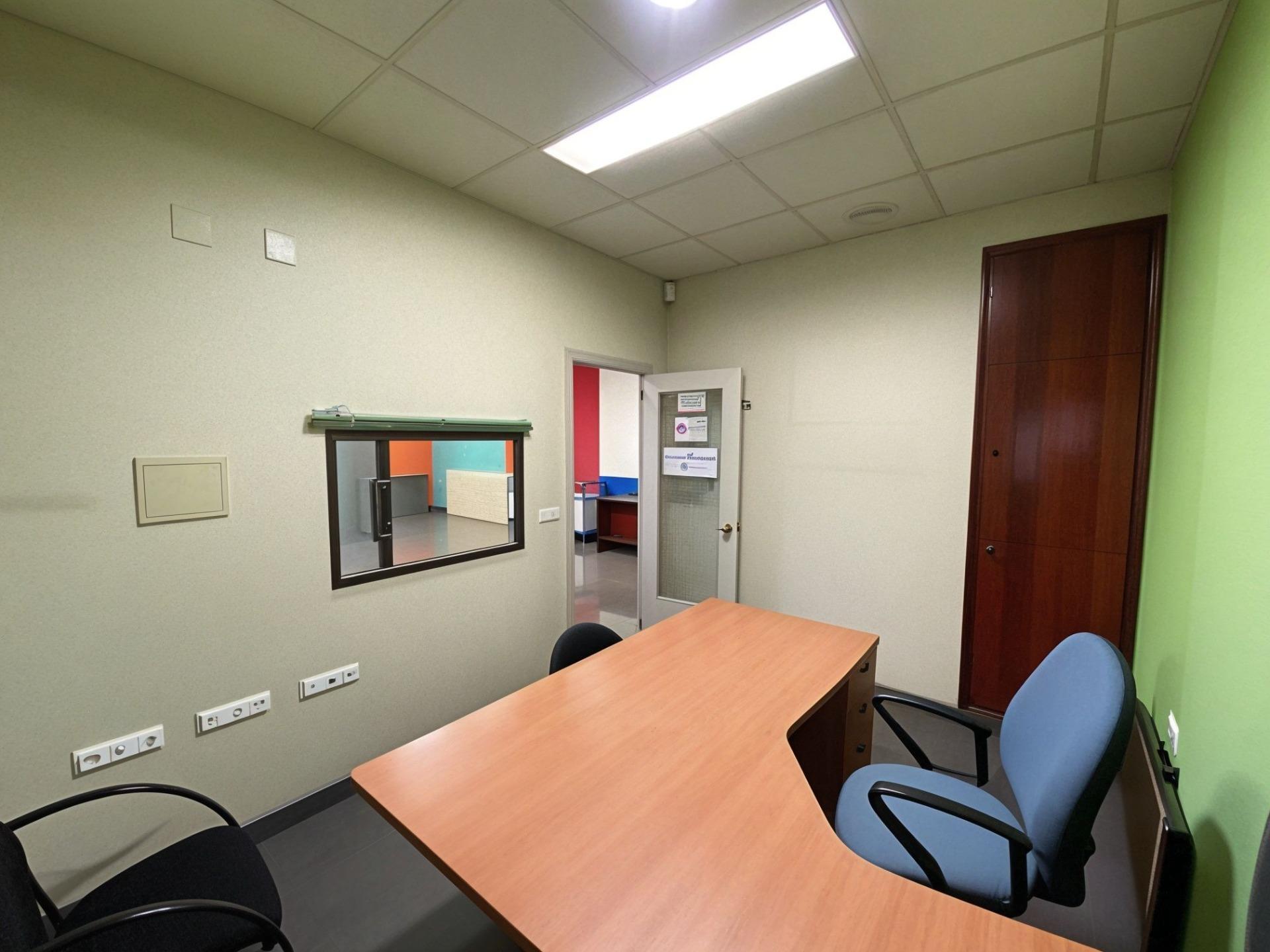 Local de 90 m² con 2 escaparates en Av. José Vidal Canet ? Carcaixent