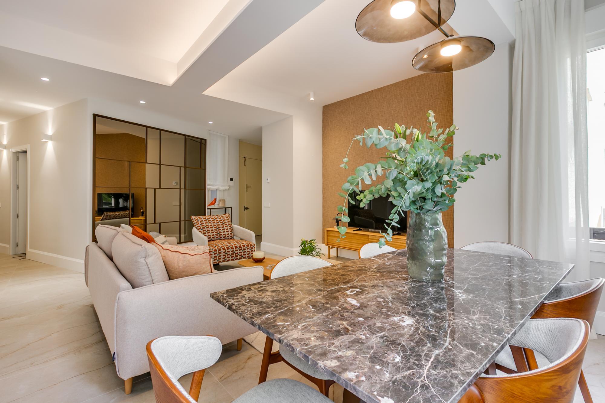 AVENIDA REINA VICTORIA, 37