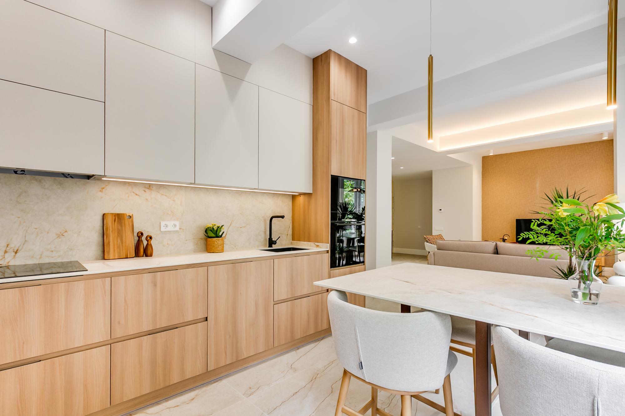 AVENIDA REINA VICTORIA, 37